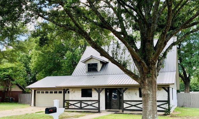 New Boston House | Pet friendly, remodeled home with large, fenced in yard. Close to Texarkana