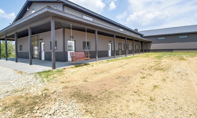 Highland Center Apartment | Pet-Friendly Selma Studio w/ On-Site Ranch!