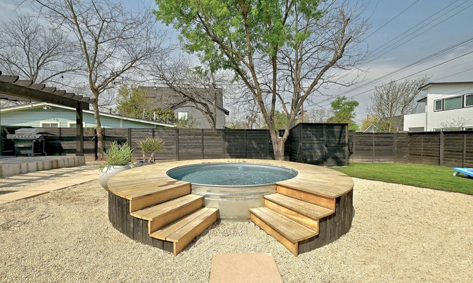 Dawson House | Pet Friendly SOCO Home with Cowboy Pool - Webster!
