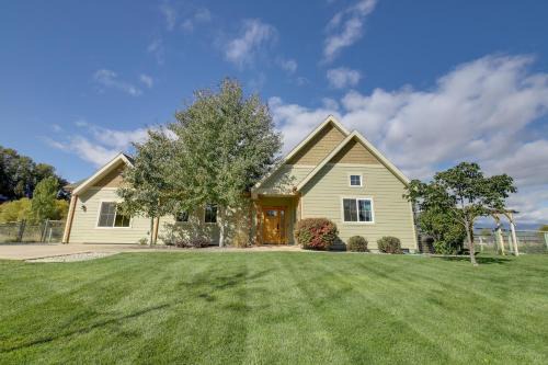 Stevensville House | Pet-Friendly Stevensville Home with Mountain Views!