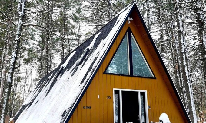 Center Conway Apartment | Pet Friendly Summer A-Frame | Pool 🎱 | AirHockey 🏒 | Fun 😃