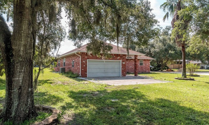 Williston Other | Pet friendly updated home close to HITS, WEC, Rainbow Springs, and Devils Den!