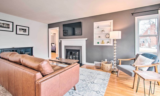 Normal House | Pet-Friendly Uptown Normal Home: Steps to ISU
