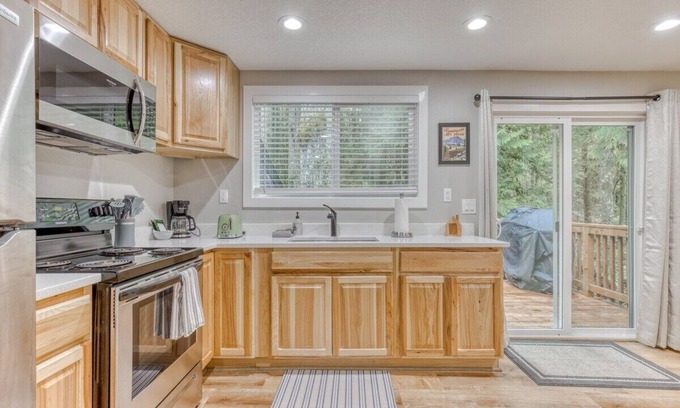 Mount Hood Village Apartment | Pet-Friendly, Private BBQ Deck - Mt Air Unit 7