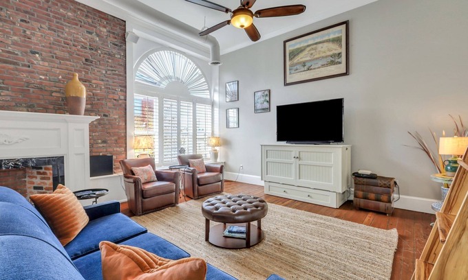 Historic District - North Apartment | Pet Friendly, Walkable Loft in Heart of Downtown by Lucky Savannah