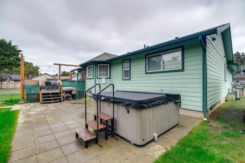 Westport House | Pet-Friendly Westport Vacation Rental with Hot Tub!