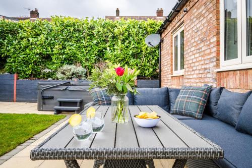 Hednesford House | Pet Friendly with a Hot Tub