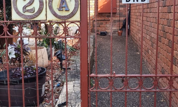 Bass Hill House | Pet FriendlynLarge 3 Bedroom House n2 Living AreasnEnsuite & Outdoor Areas