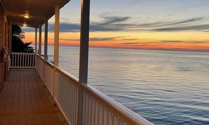Geneva-on-the-Lake Hotel | Pete's Lakefront Motel
