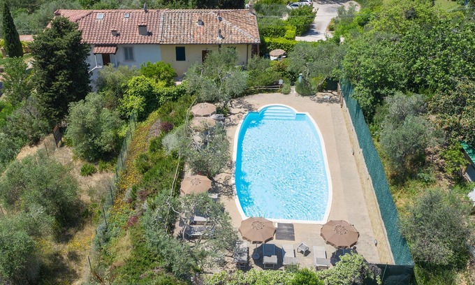 Poggibonsi Apartment | PETIROSSO: Peaceful apt close to Tuscany 's best treasures, 1 mile from shops