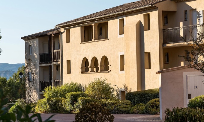 Pont Royal Apartment | Petit Cocon Avec vue sur le Luberon