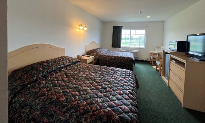 Red Bud Bed & Breakfast | Petite Double Queen Suite with Free Breakfast!