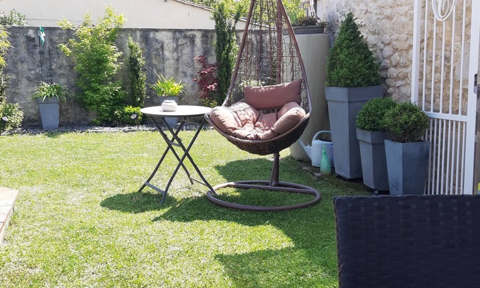 Civrac-en-Medoc House | Petite Maison DE Charme