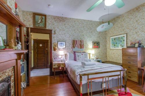 Lockeland Springs House | Petite Vintage Charmer Trendy East Nashville