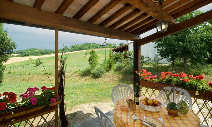 Cagli Apartment | Pettirosso apartment in the Marche in La Maestade property