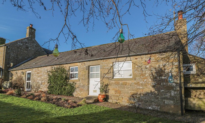 Hallington Cottage | PETTY KNOWES COTTAGE, pet friendly, with hot tub in Otterburn