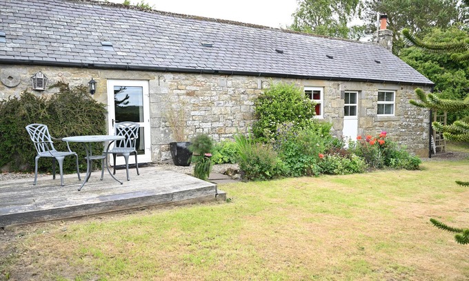 Hallington Cottage | PETTY KNOWES COTTAGE, pet friendly, with hot tub in Otterburn