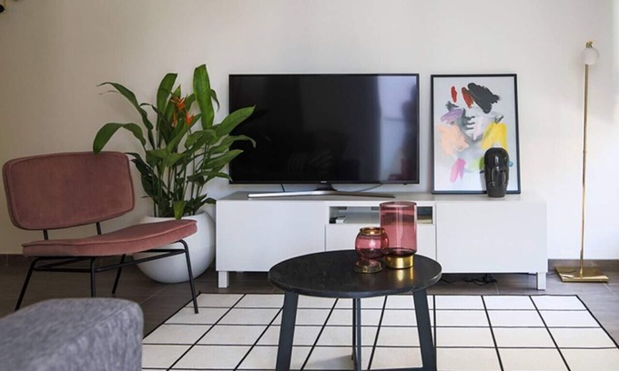 Lykabittos Apartment | Phaedrus Living: City Luxury Flat Anemone 103