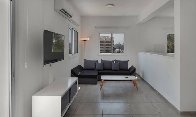 Larnaca Apartment | Phaedrus Living: City View Flat Harbour 04
