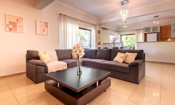 Moschato-Tavros Apartment | Phaedrus Living: Moschato City Flat