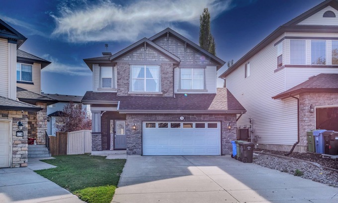 Kincora House | Phenomenal 3-bedroom house with high speed WiFi, Central AC, Double Garage
