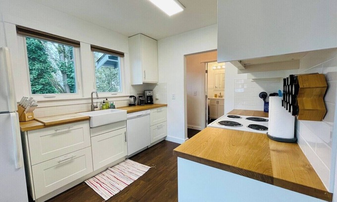 Seattle Apartment | Phinneywood Cottage - Greenlake - Zoo