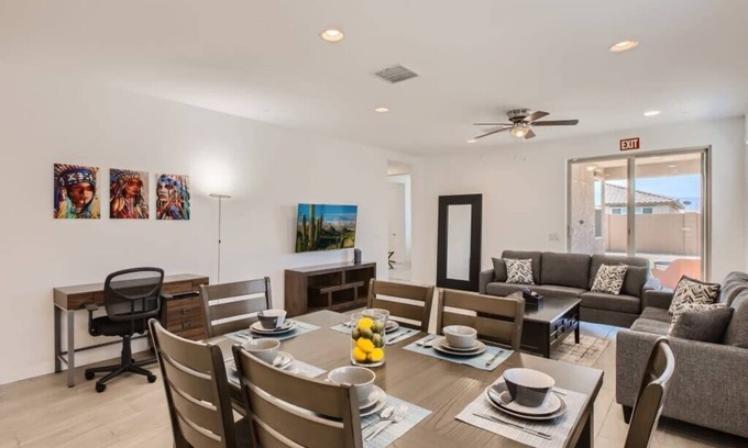 Estrella Village House | Phoenix Monthly Gem-Pet Friendly-Parking-Fast Wifi!