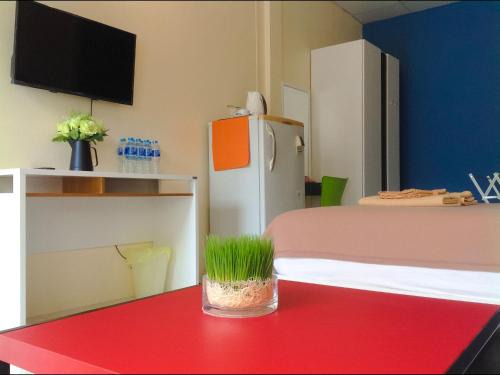 Talat Yai Apartment | Phuket Town Budget House - Aircon Room #1