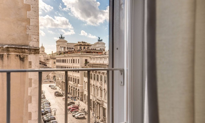 Rome City Centre House | Piazza Venezia Apartment 2Bd 2Bt AC WiFi