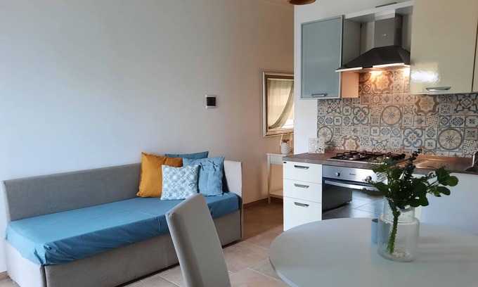 Torre Castiglione Apartment | Piccolo appartamento in villa a 5 min dal mare