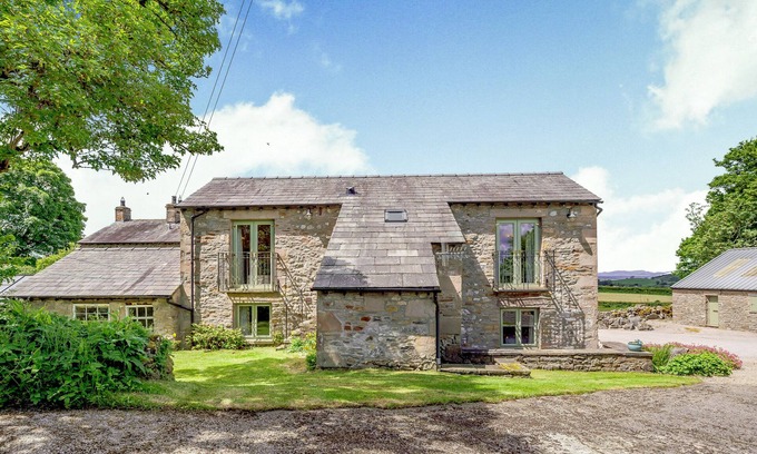 Carnforth Cottage | PICKLE BARN, family friendly, with a garden in Kirkby Lonsdale