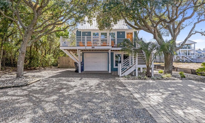 Carolina Beach House | ☀️Pickleball Paradise-Private Pool-Bikes-Pickleball Court-Pet Friendly☀️