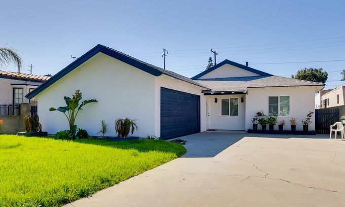 El Rancho House | Pico Rivera Home w/Patio ~ 20 Mi to Disney!