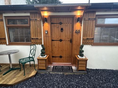 Llanddowror House | Picton Cottage Studio - A beautiful newly refurbished annexe with handmade features