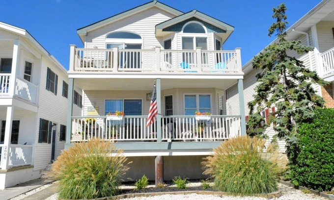 Gold Coast Condo | Picture Perfect Gold Coast Beach Rental - Bed&Bath linens included