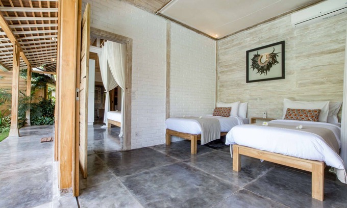 Kerobokan Villa | Picture Relaxing Beside Your Private Pool in Kerobokan While the Staff Serve You Ice Cold Drinks