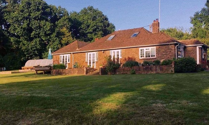 Southwater House | Picturesque Annexe in 3 acres of countryside.
