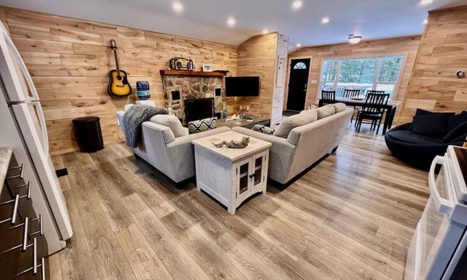 Trent Lakes Cottage | Picturesque Buckhorn Lake Retreat