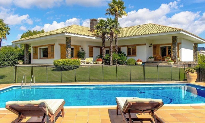 Les Planes d'Hostoles Villa | Picturesque Costa Brava Countryside Villa