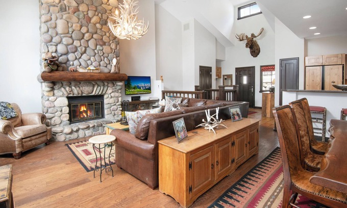Beaver Creek House | Picturesque Ski-In Ski-Out Luxury Beaver Creek Village Townhome, Common hot tub