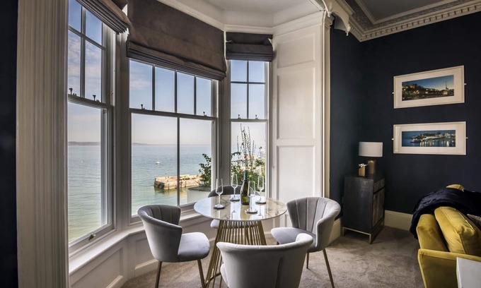 Tenby Apartment | Pieces of Eight - 2 Bedroom Apartment - Tenby
