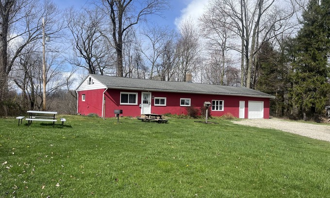 Freeport House | Piedmont Lake Marina Road Cabin Rental