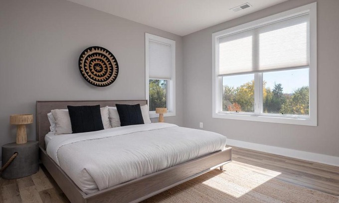 Batesville Apartment | Piedmont Place Suite 402 Modern Apartment in Heart of Crozet