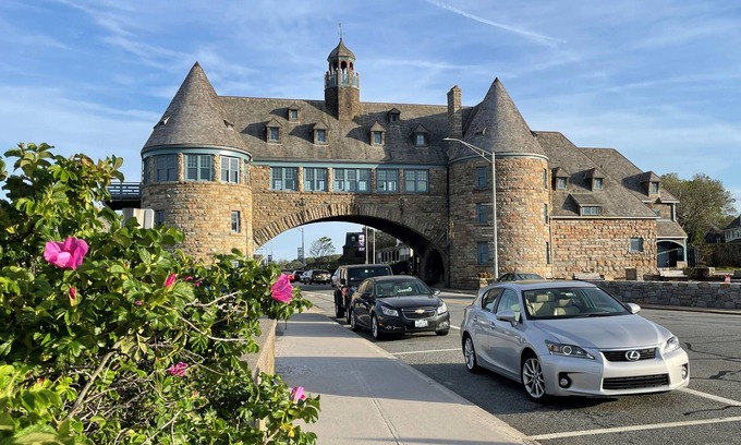 Narragansett Pier Cottage | Pier Cottage .5 Mile from the Beach, Includes 2 Beach Passes!