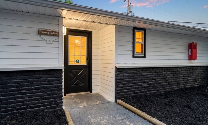 Sylvan Beach Apartment | `Pier View Flat`–2 Full Beds NEW