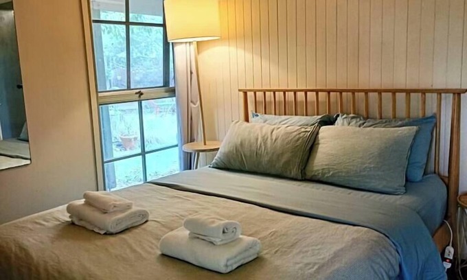 Kalimna Ski Chalet | Pillowood Cottage 3 (1Queen+2Twins) & Wood Stove