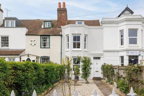 Deal House | Pilots Lodge by Deal Castle with free parking