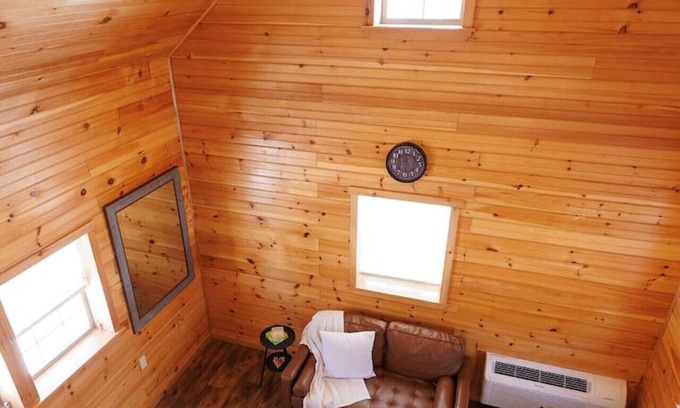 Bethlehem Cabin | Pine Cabin: Lakefront Log Cabin Retreat