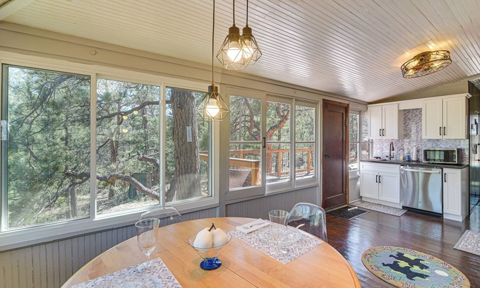 Pine Cabin | Pine 'Chateau Guest Cabin' w/Mtn Views & Sauna!