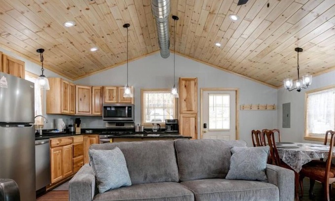 Galeton House | Pine Cottage-start your Endless Mt. adventure here